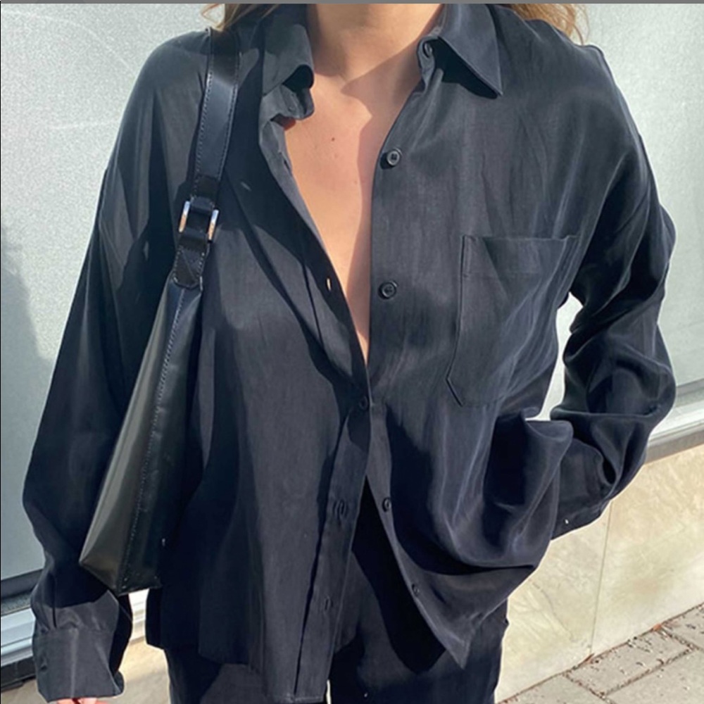 Djerf Avenue On The Go Shirt in Ash